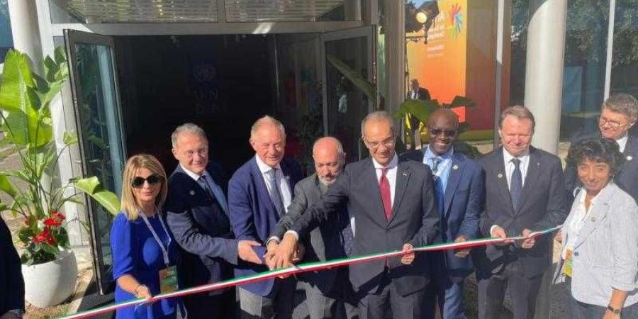 بالبلدي : وزير
      الاتصالات
      وتكنولوجيا
      المعلومات
      يشارك
      فى
      فعالية
      إطلاق
      مركز
      الذكاء
      الاصطناعى
      للتنمية
      المستدامة