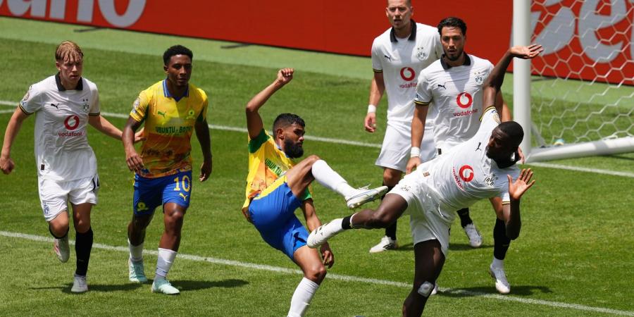بالبلدي: واقعة "غريبة".. هذا ما فعله لاعبو دورتموند في مباراة صن داونز بعد ارتفاع درجة الحرارة بالملعب