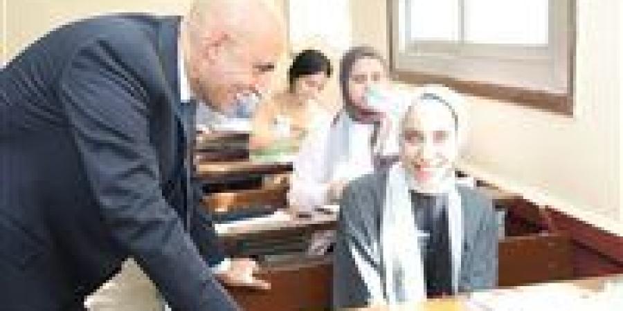 بالبلدي : خبير
      تربوي
      يقدم
      18
      نصيحة
      ذهبية
      لطلاب
      الثانوية
      قبل
      امتحان
      اللغة
      العربية