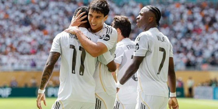 بالبلدي: بـ10
      لاعبين..
      ريال
      مدريد
      يتقدم
      على
      باتشوكا
      بثنائية
      في
      الشوط
      الأول
      «فيديو»