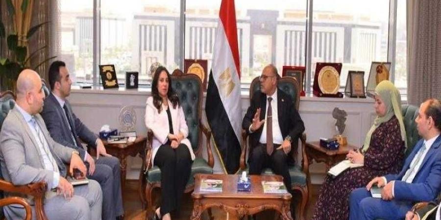 بالبلدي : وزير
      العمل
      يستعرض
      مع
      وفد
      ”إبدأ
      لتنمية
      المشروعات”
      ما
      تم
      إنجازه
      في
      تطوير
      5
      مراكز
      تدريب
      مهني
      بالمحافظات