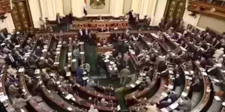 الوزير
      محمود
      فوزى:
      «من
      الإنصاف
      القول
      إن
      مجلس
      الشيوخ
      جاء
      بالنجاحات
      التي
      أسهمت
      بشكل
      فعال
      في
      دعم
      المسار
      التشريعي
      بمصر
      »