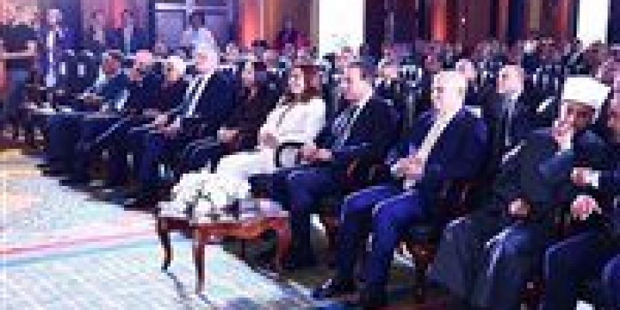 بالبلدي: محافظ
      أسوان
      يشارك
      فى
      تدشين
      مبادرة
      "
      سكن
      كريم
      من
      أجل
      حياة
      كريمة
      "