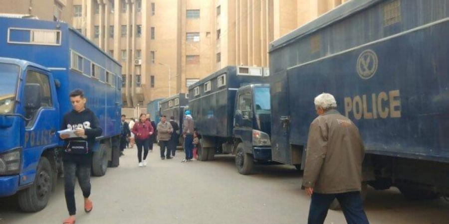 بالبلدي : الإعدام
      شنقا
      لأشقاء
      أربعة
      لاتهامهم
      بقتل
      شخص
      بالقليوبية