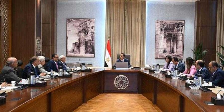 بالبلدي : رئيس
      الوزراء
      يلتقي
      أعضاء
      اللجنة
      الاستشارية
      للشئون
      السياسية