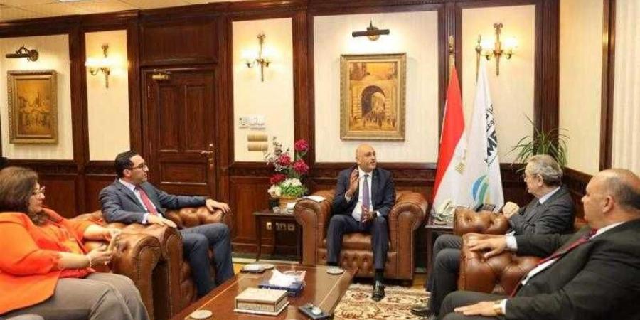 بالبلدي : 181
      مليون
      جنيه
      من
      جهاز
      تنمية
      المشروعات
      لجمعية
      رجال
      أعمال
      الاسكندرية
      لدعم
      تمويل
      المشروعات
      متناهية
      الصغر