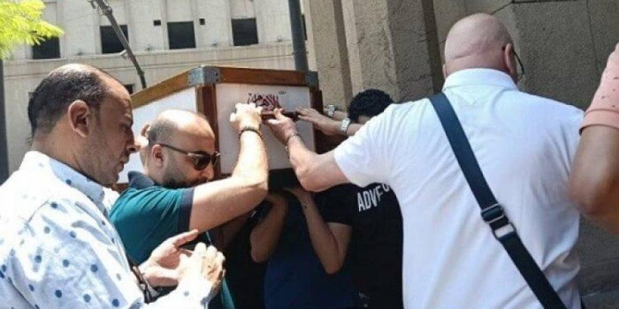 بالبلدي: تشييع
      جنازة
      والد
      الفنان
      تامر
      عبد
      المنعم
      من
      مسجد
      عمر
      مكرم
      «صور»