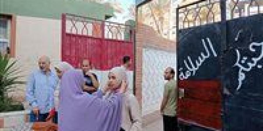 بالبلدي: اليوم
      طلاب
      الثانوية
      العامة
      النظام
      القديم
      يؤدون
      امتحان
      اللغة
      الأجنبية
      الثانية