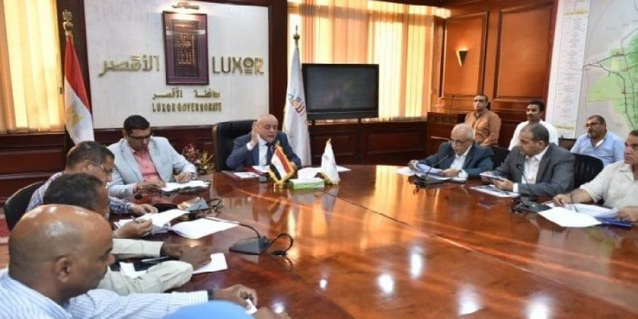 بالبلدي : محافظ
      الأقصر
      يبحث
      تسريع
      ملفات
      التصالح
      والتقنيين
      ويوجه
      بتكثيف
      التنسيق
      الميداني