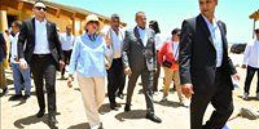 بالبلدي: وزيرة
      البيئة:
      مشروع
      تطوير
      قرية
      الغرقانة
      أحد
      ثمار
      مشروع
      «جرين
      شرم»