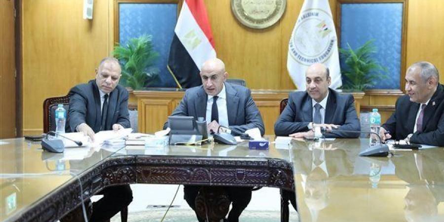 بالبلدي: طلاب
      الثانوية
      العامة
      يؤدون
      امتحان
      اللغة
      الأجنبية
      الثانية
      بالنظام
      القديم