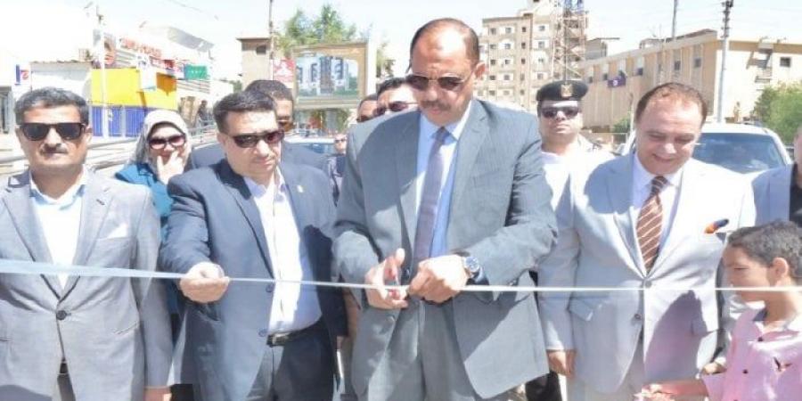 بالبلدي: محافظ
      سوهاج
      يفتتح
      سوق
      اليوم
      الواحد
      بمدينة
      طهطا
      ويوجه
      باستمراره
      حتى
      ظهر
      الجمعة
      القادم