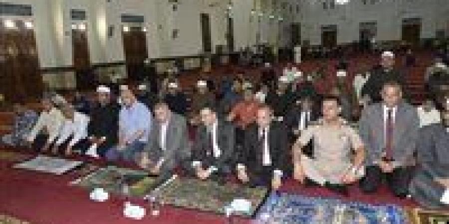 بالبلدي: محافظ
      بورسعيد
      يشهد
      الاحتفال
      بحلول
      العام
      الهجري
      الجديد
      بالمسجد
      العباسي