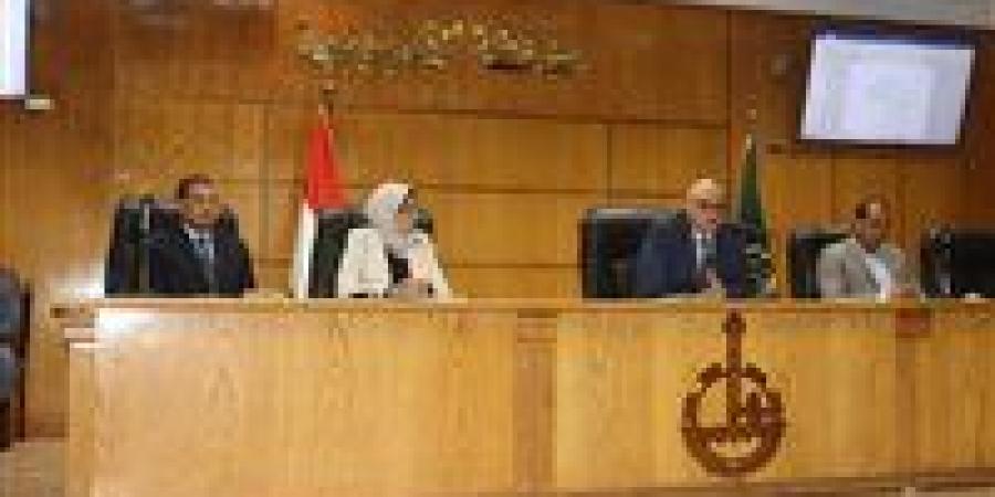 بالبلدي: محافظ
      القليوبية
      يناقش
      خطة
      ترشيد
      الكهرباء
      وتطوير
      الخدمات
      للمواطنين