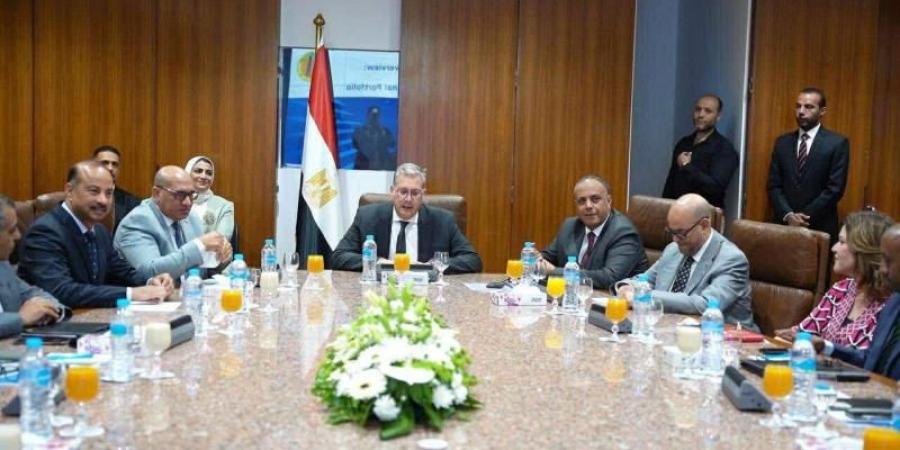 بالبلدي : وزير
      البترول
      والثروة
      المعدنية
      يبحث
      مع
      قيادات
      وكوادر
      ”جابكو”
      جهود
      وتحديات
      زيادة
      الإنتاج
      من
      خليج
      السويس