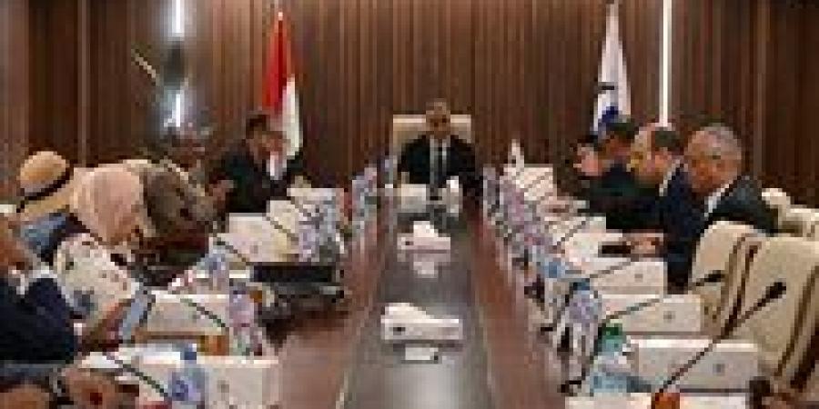 بالبلدي: جهاز
      حماية
      المستهلك
      يُناقش
      الجهود
      الرقابية
      في
      قطاعي
      الشكاوي
      وضبط
      الأسواق