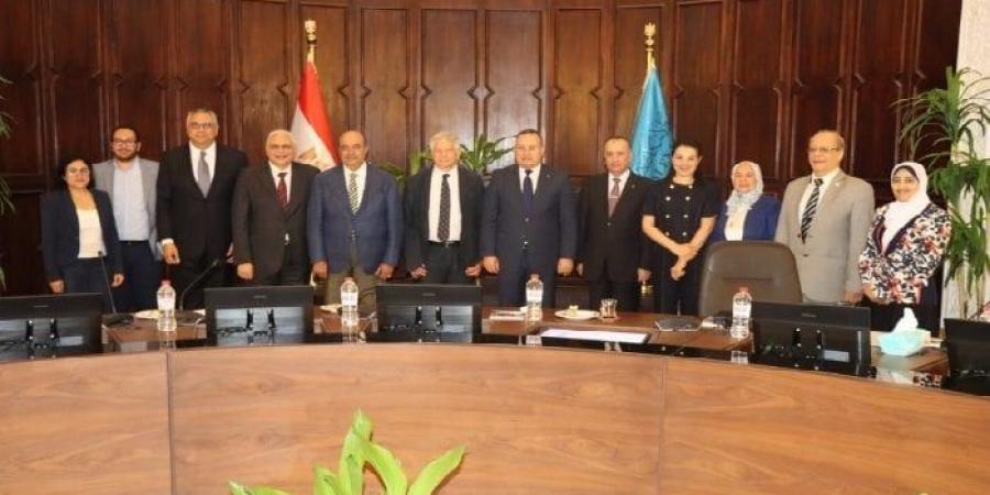 بالبلدي : رئيس
      جامعة
      الإسكندرية
      يناقش
      مع
      وفد
      مصري
      إيطالي
      ربط
      البحوث
      العلمية
      بالصناعة
