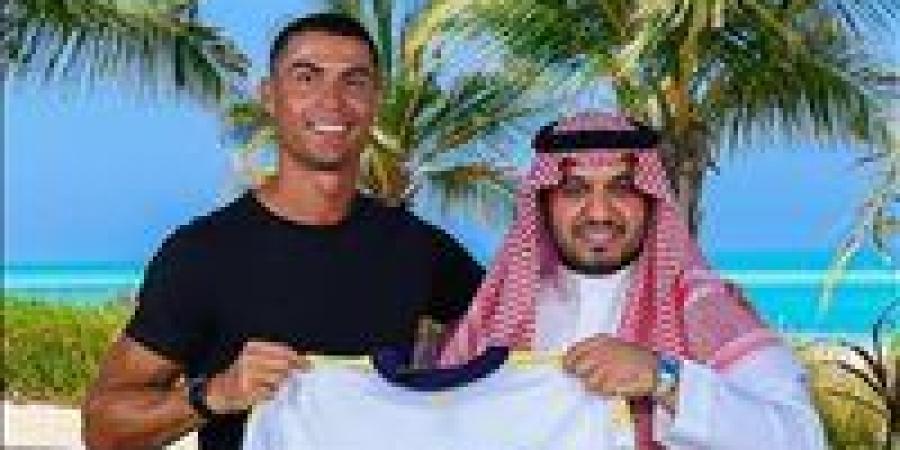 بالبلدي: النصر
      يعلن
      تجديد
      عقد
      كريستيانو
      رونالدو.
      تعليق
      الدون
      البرتغالي