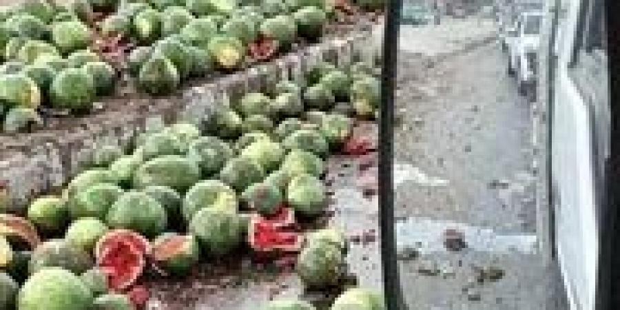 بالبلدي: انقلاب
      سيارة
      محملة
      بالبطيخ
      في
      نفق
      الدائري
      اتجاه
      طريق
      الواحات
