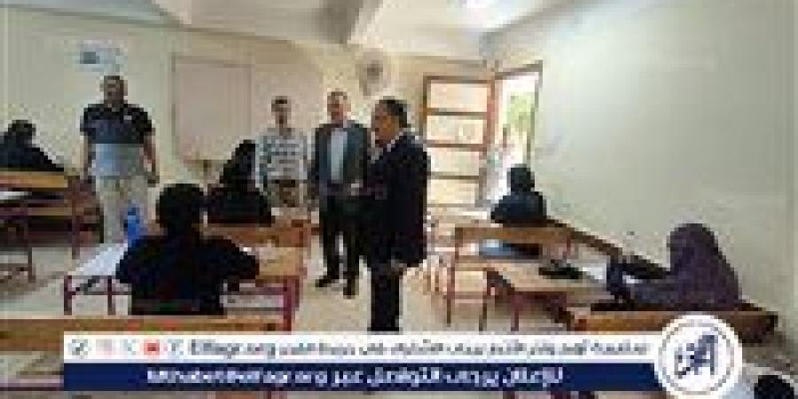 بالبلدي: طلاب
      الثانوية
      العامة
      يؤدون
      امتحاني
      الفيزياء
      والتاريخ
      بأسيوط