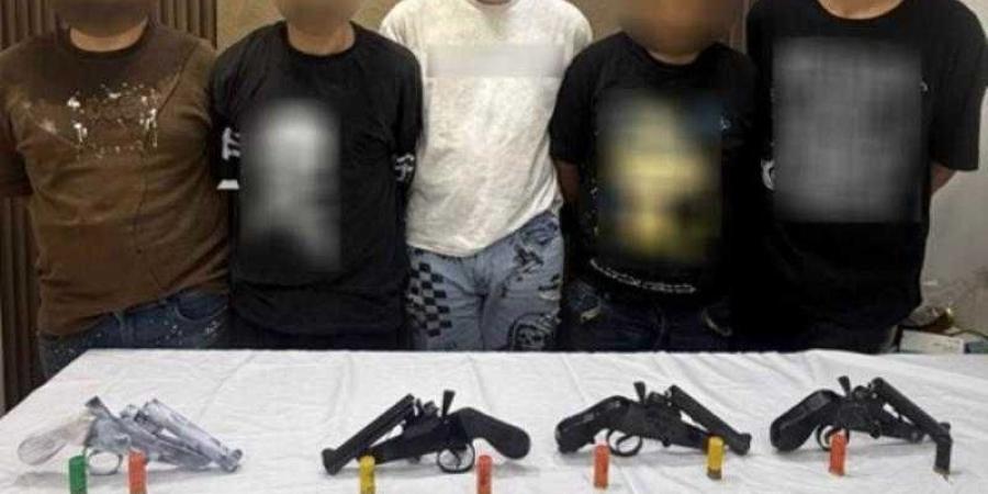 بالبلدي : كشف
      ملابسات
      تداول
      مقطع
      فيديو
      يظهر
      خلاله
      3
      أشخاص
      حال
      قيامهم
      بإطلاق
      أعيرة
      نارية
      على
      أحد
      الكبارى
      بالقليوبية