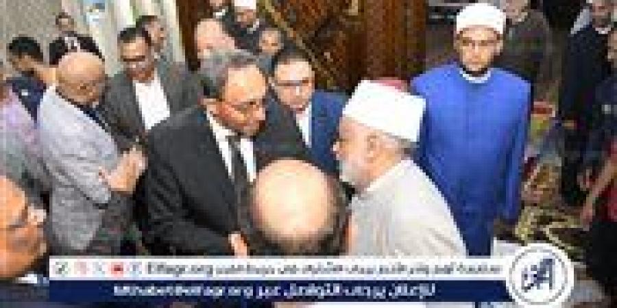 بالبلدي: محافظ
      قنا
      يشهد
      احتفالية
      العام
      الهجري
      الجديد
      بمسجد
      سيدي
      عبد
      الرحيم
      القنائي