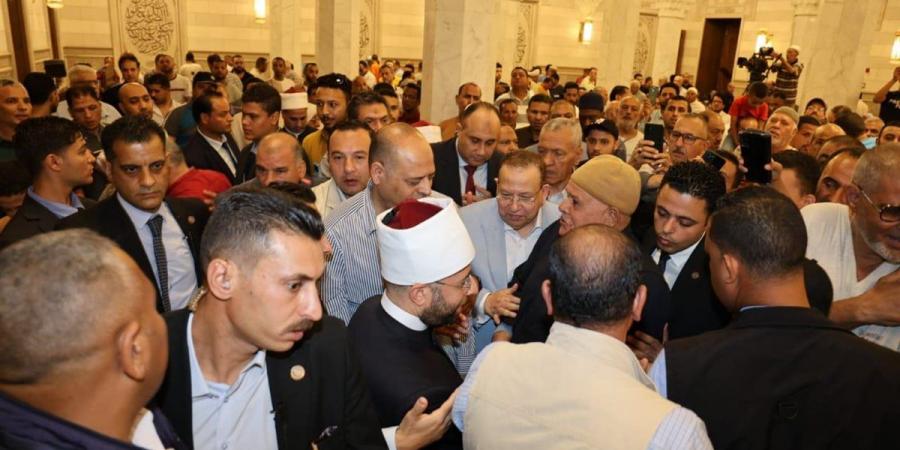 بالبلدي: وزير
      الأوقاف
      وعدد
      من
      الوزراء
      والمسؤولين
      يؤدون
      صلاة
      الجمعة
      بمسجد
      السيدة
      نفيسة