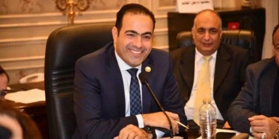 بالبلدي : رئيس
      لجنة
      الشباب
      بـ«النواب»:
      غدًا
      اجتماع
      موسع
      لمتابعة
      إنشاء
      ستاد
      النادي
      المصري