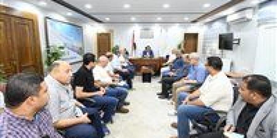 بالبلدي: وزير
      الإسكان
      يعقد
      اجتماعا
      لمتابعة
      مشروعات
      مركز
      مارينا
      العلمين
      السياحي