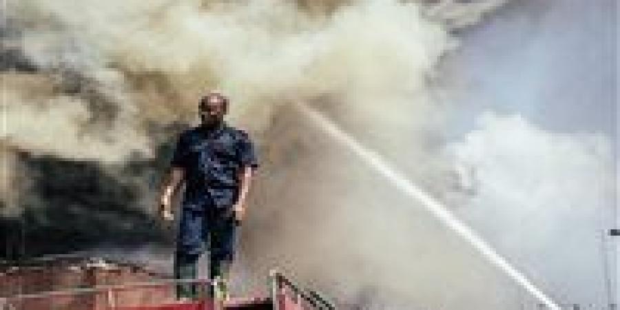 بالبلدي : السيطرة
      على
      حريق
      شقة
      سكنية
      بالقاهرة
      الجديدة