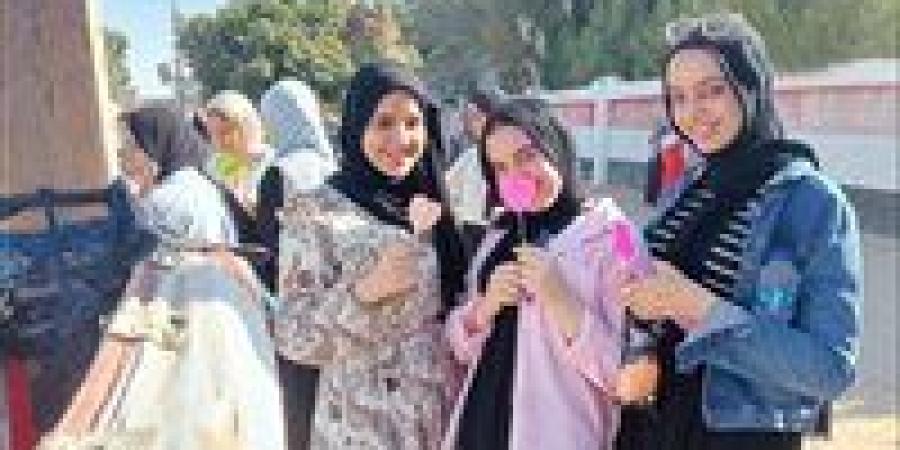 بالبلدي : كيف
      تواجه
      قلق
      الامتحانات؟
      نصائح
      نفسية
      لطلاب
      الثانوية
      العامة