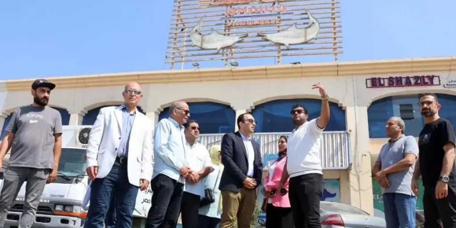 نائب
      محافظ
      الإسماعيلية
      يفتتح
      مبادرة
      ”أسماكنا
      بنصف
      ثمنها”
      لتخفيف
      الأعباء
      عن
      المواطنين