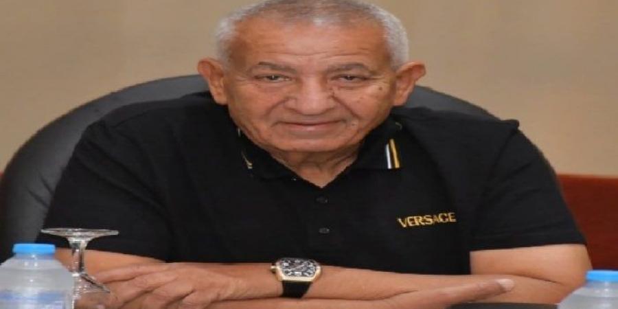 بالبلدي: رئيس
      المصري
      يجتمع
      باللجنة
      العليا
      لتوثيق
      تراث
      النادي
