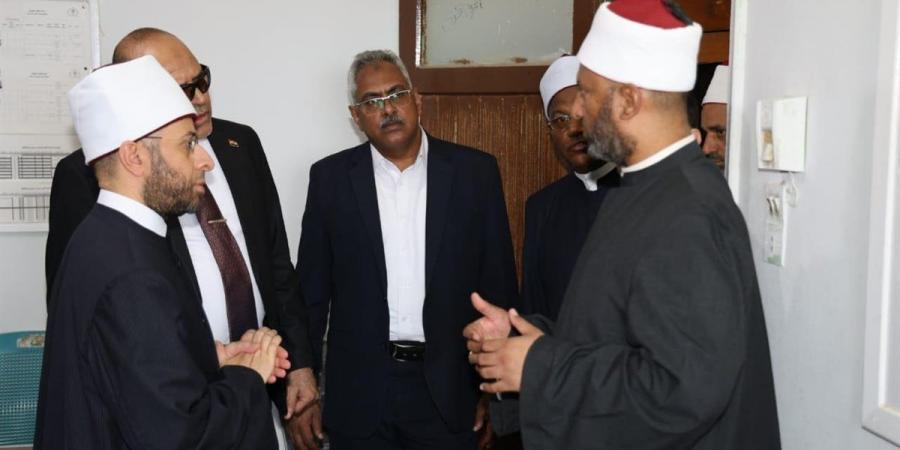 بالبلدي: وزيرا
      الأوقاف
      والعمل
      يضعان
      حجر
      الأساس
      لبناء
      مسجد
      برأس
      غارب