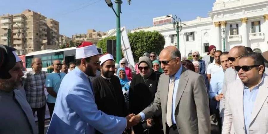 محافظ
      المنيا:
      تبرعك
      بالدم
      حياة
      تنبع
      من
      الضمير
      ورسالة
      إنسانية
      لا
      تنتظر
      دعوة