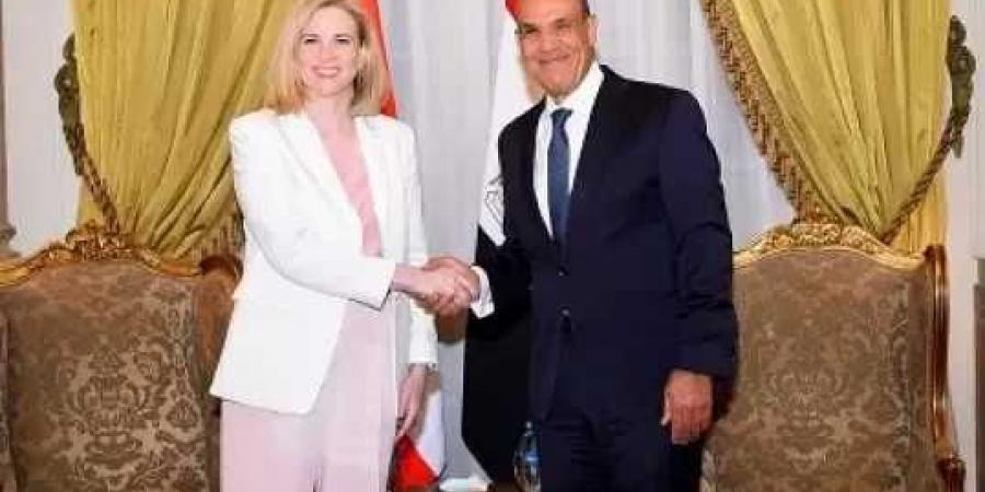 وزيرة
      خارجية
      النمسا:
      مصر
      أهم
      شريك
      لبلادنا
      في
      المنطقة