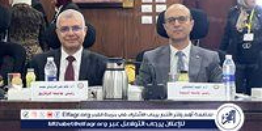 بالبلدي: رئيس
      جامعة
      أسيوط
      يشارك
      فى
      اجتماع
      المجلس
      الأعلى
      للجامعات
      بجامعة
      دمياط