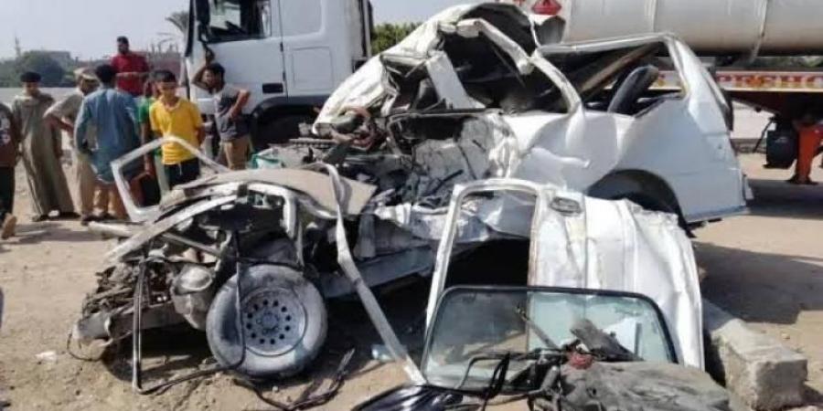 بالبلدي : وزيرا
      التضامن
      والعمل
      يقرران
      زيادة
      التعويضات
      لضحايا
      حادث
      طريق
      أشمون
      إلى
      500
      ألف
      جنيه
      لأسرة
      كل
      متوفي
      و70
      ألفا
      لكل
      مصاب