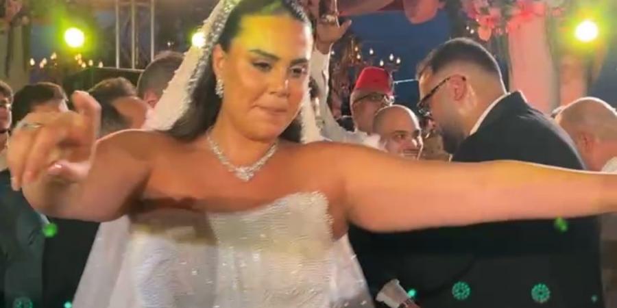 بالبلدي: ننشر
      الصور
      الأولى
      من
      حفل
      زفاف
      ابنة
      مفيدة
      شيحة