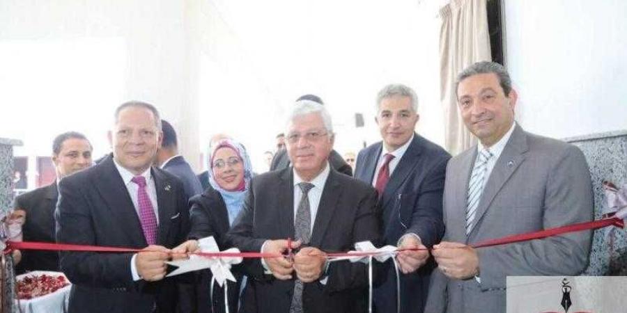 بالبلدي : وزير
      التعليم
      العالي
      ومحافظ
      دمياط
      ورئيس
      الجامعة
      يفتتحون
      ويتفقدون
      عددًا
      من
      المشروعات
      التعليمية
      والصحية