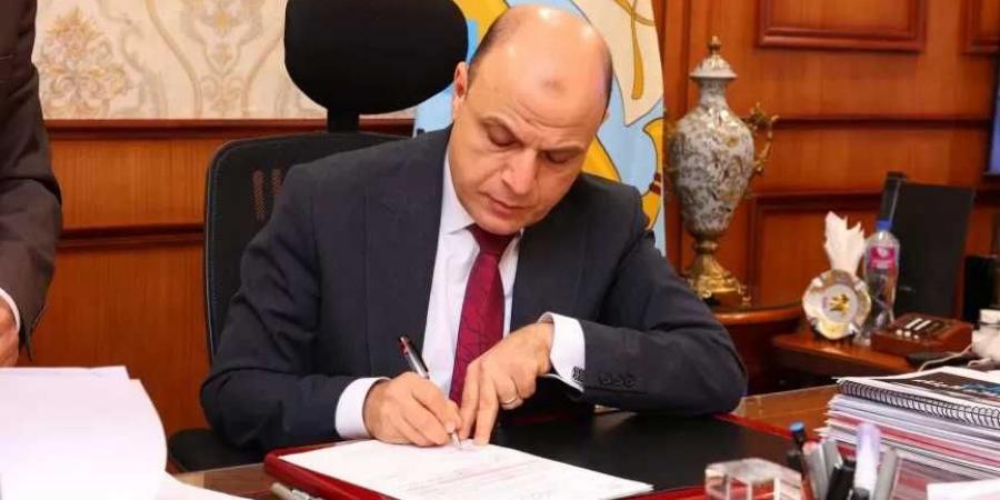 محافظ
      كفر
      الشيخ
      يعتمد
      التنسيق
      العام
      للمرحلة
      الثانوية
      العامة
      للعام
      الدراسي
      2025/2026