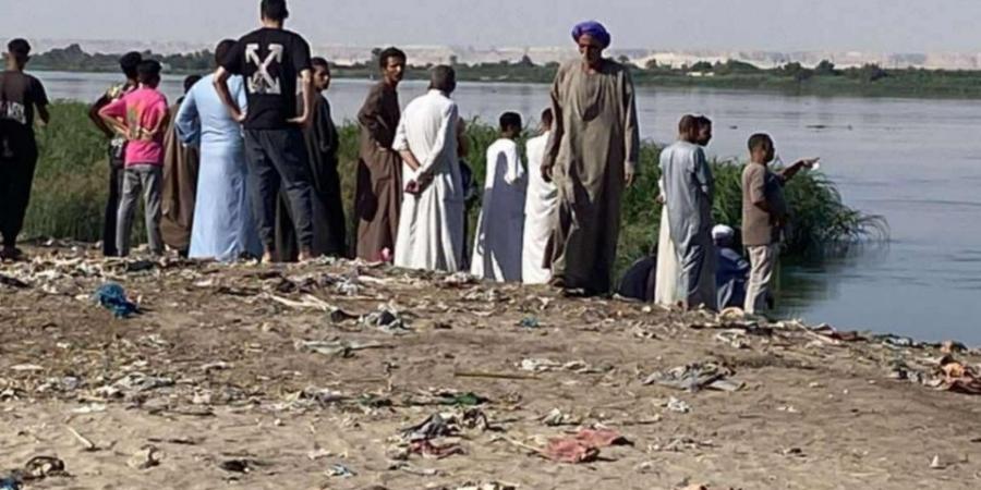 بالبلدي: الصور
      الأولي
      من
      غرق
      3
      فتيات
      وشاب
      خلال
      استقلالهم
      مركب
      في
      نهر
      النيل
      بالمنيا