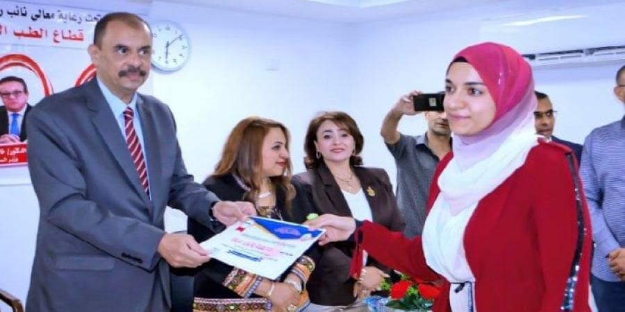 بالبلدي : محافظ
      سوهاج
      يشارك
      في
      فعاليات
      اليوم
      العالمي
      للتبرع
      بالدم
      ويشيد
      بالمشاركة
      المجتمعية