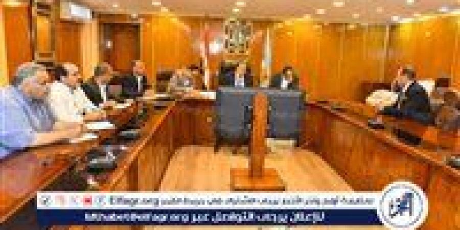 بالبلدي: محافظ
      أسيوط
      يجري
      المقابلات
      الشخصية
      للمرشحين
      للدورات
      التدريبية
      بسقارة