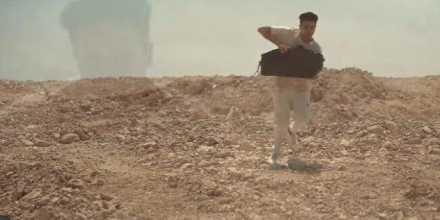 بالبلدي: «فخورة
      بنفسي»..
      ملك
      أحمد
      زاهر
      تكشف
      عن
      برومو
      «شنطة
      سفر»
      بطولة
      مصطفى
      عماد