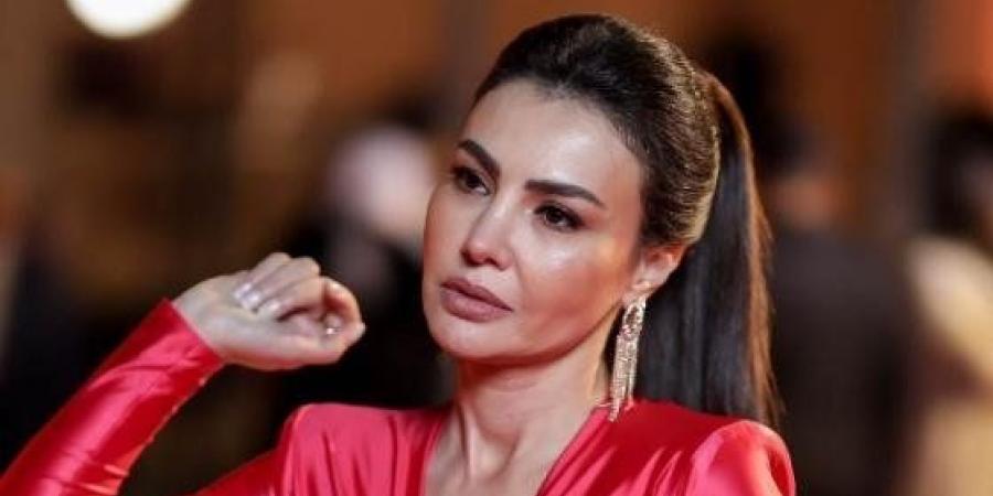 بالبلدي: “لازم
      أقرأ
      المعوذات
      وآية
      الكرسي”..
      دينا
      فؤاد
      تكشف
      طريقتها
      لمواجهة
      الحسد
      –
      القاهرة
      تايمز