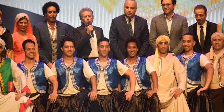 بالبلدي: احتفالية
      ذكرى
      ثورة
      30
      يونيو
      "كامل
      العدد"
      على
      مسرح
      البالون
      في
      حضور
      أحمد
      فؤاد
      هنو