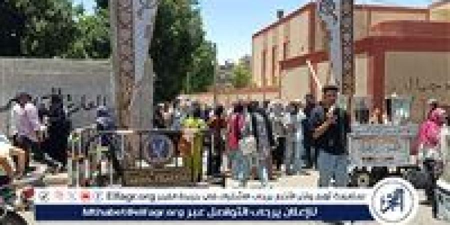 بالبلدي: توافد
      طلاب
      الثانوية
      العامة
      بقنا
      على
      لجان
      امتحان
      اللغة
      الإنجليزية