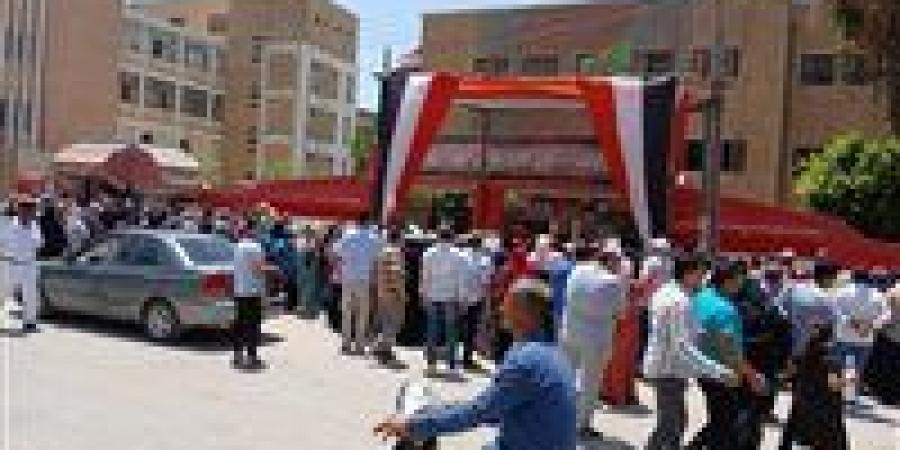 بالبلدي: اللجان
      تفتح
      أبوابها
      لاستقبال
      طلاب
      الثانوية
      العامة
      لأداء
      امتحان
      اللغة
      الأجنبية
      الأولى