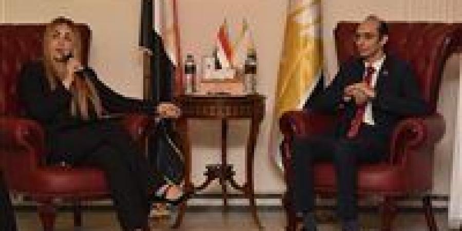 بالبلدي: دشَّن
      صالونه
      الثقافي
      بندوة
      عن
      ثورة
      30
      يونيو..
      أخبار
      حزب
      مصر
      أكتوبر